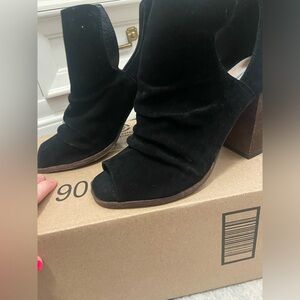 black peep toe booties, size 7. Kristen Cavallari for Chinese Laundry